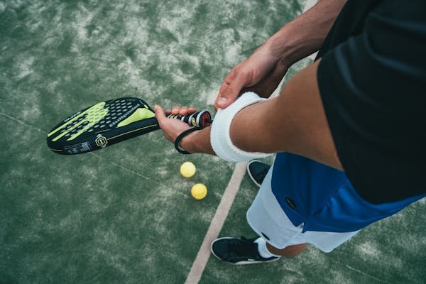 Comment bien choisir sa première raquette de pickleball ?